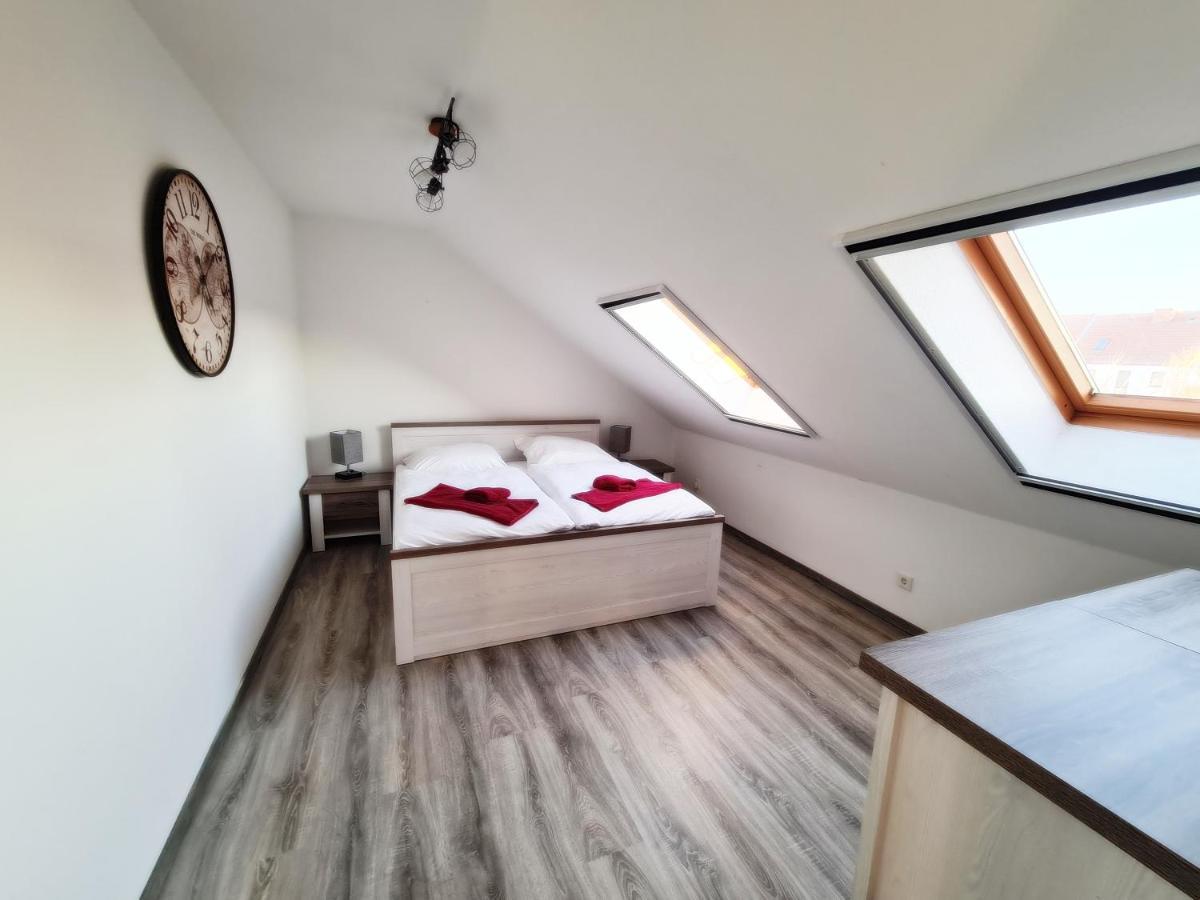 Dm & - Dosborn 5-9 Apartment